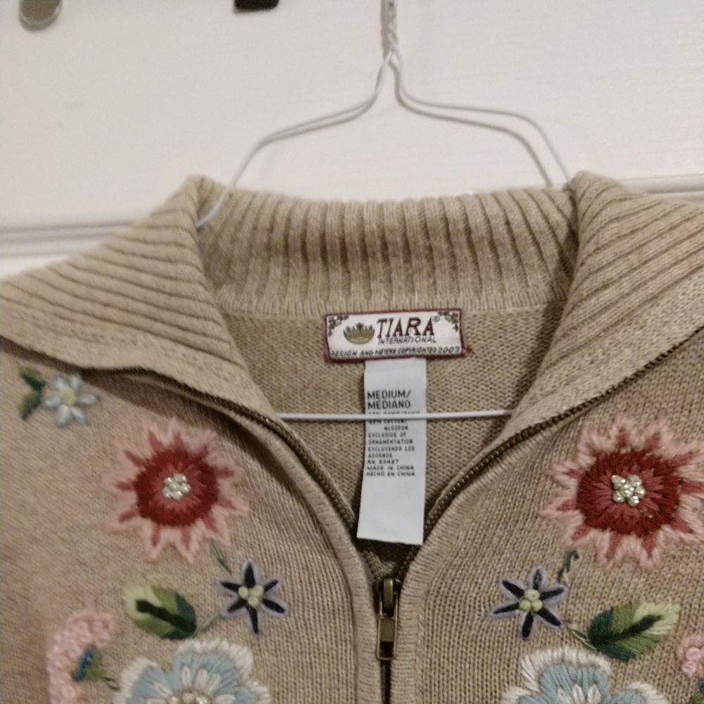 SOLD Vintage 🆕 Tiara International Embroidered Cardigan Sweater Zipper Front - Picture 3 of 11